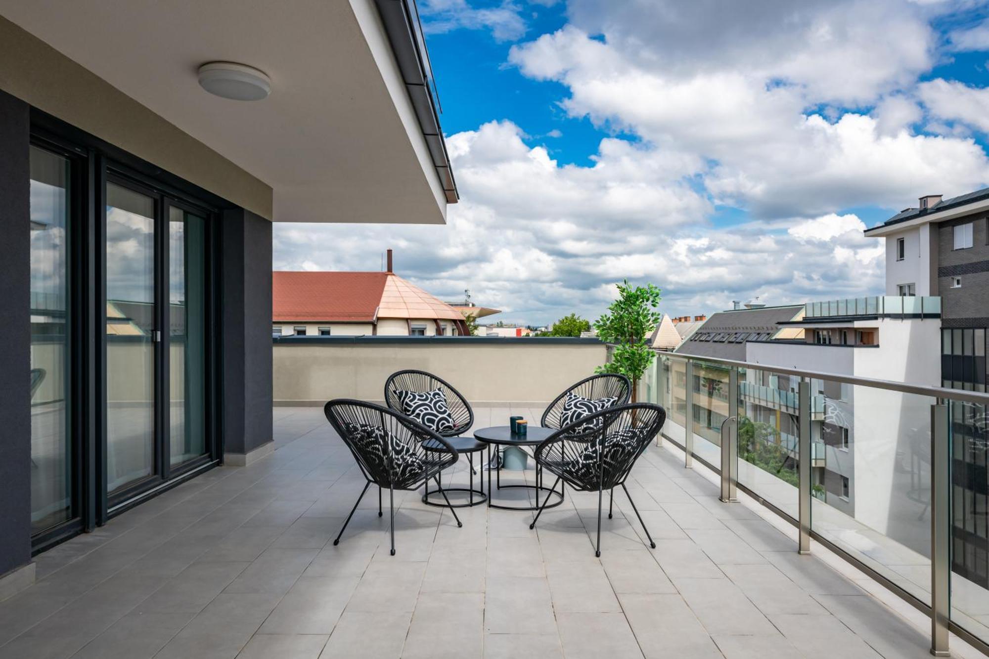 Westside Garden Apartments By Urbanrent Budapest Exterior foto